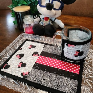 Caneca e copo acolchoados da Disney Minnie Mouse aconchegante, Minnie Mouse preto branco cinza e vermelho, decoração da Minnie Mouse, ideia de presente de chá de café da Disney
