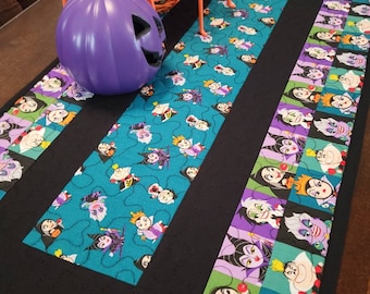 Runner da tavolo Disney Villains, tovaglia trapuntata per cucina, sala da pranzo o tavolino da caffè, Regina di cuori, Ursula, Malefica, Regina cattiva