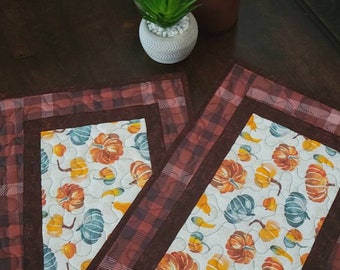 Quilted Pumpkin Placemats, Teal and Orange Plaid Border, Fall Thanksgiving Table