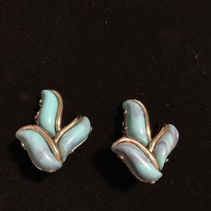 Faux turquoise clip earring vimtage 1970s southwest