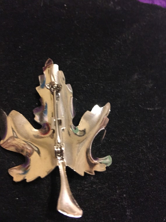 Silver tone leaf brooch 1970s bright and shiny - image 2
