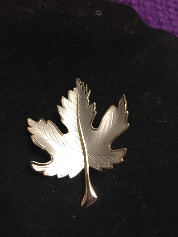 Silver tone leaf brooch 1970s bright and shiny - image 1