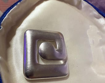 Vintage Trifari brutalist silver tone brooch