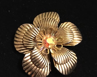 Sweet little brooch with aurora stone vintage