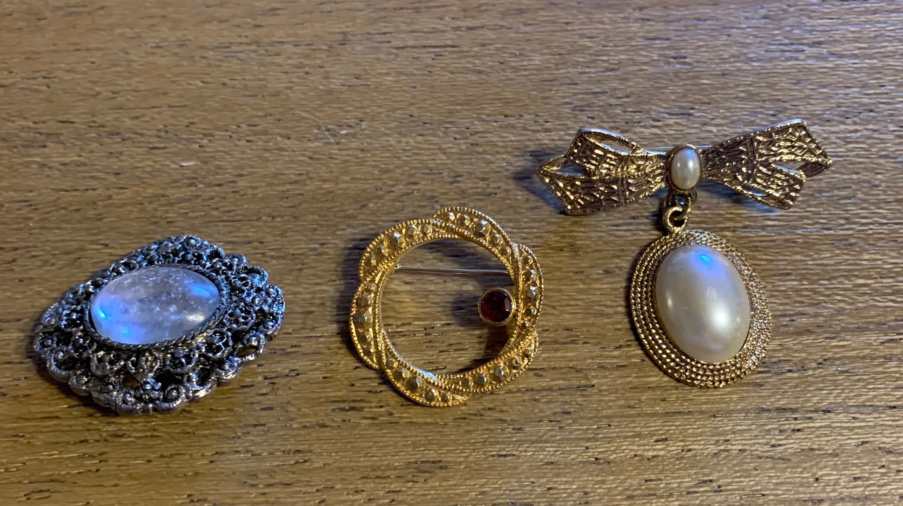 Vintage Gold Tone Metal Faux Pearl and Rhinestones Brooch or