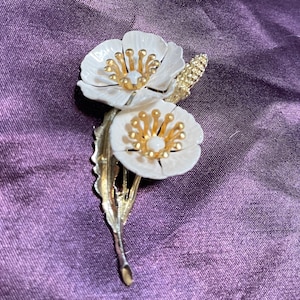 Gorgeous enamel flower with brass stamen vintage 1960s