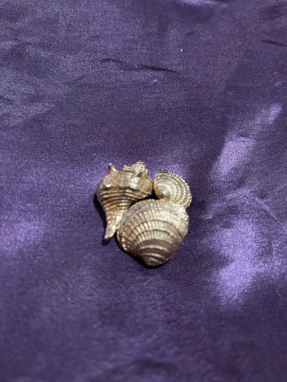 Gold tone seashell brooch vintage 1970s or 1980s - image 1