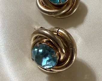 Coro live knot December pendant and pin