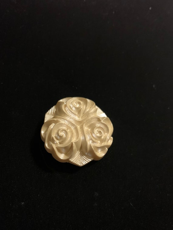 lovely early plastic floral brooch might have bee… - image 1