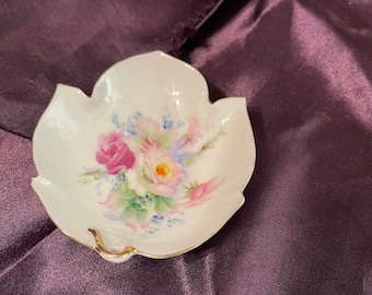Takire Japan trinket dish in leaf shape with roses