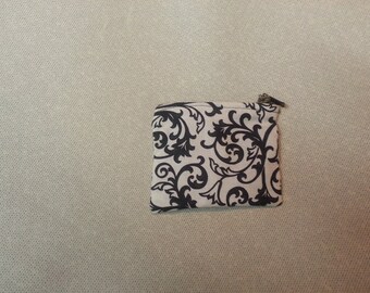 Small Black and White Design Change/Jewelry Purse