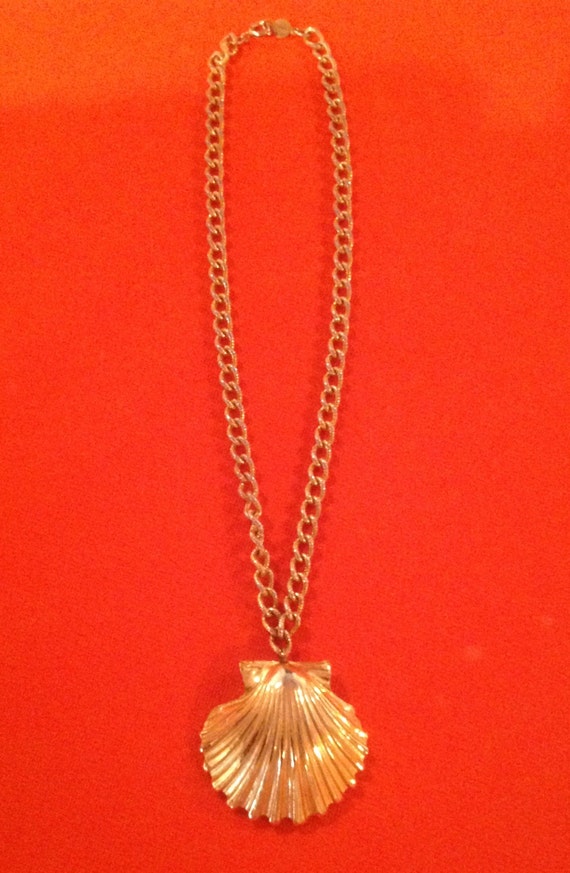 Vintage Accessocraft NYC Scallop Shell Necklace - image 1