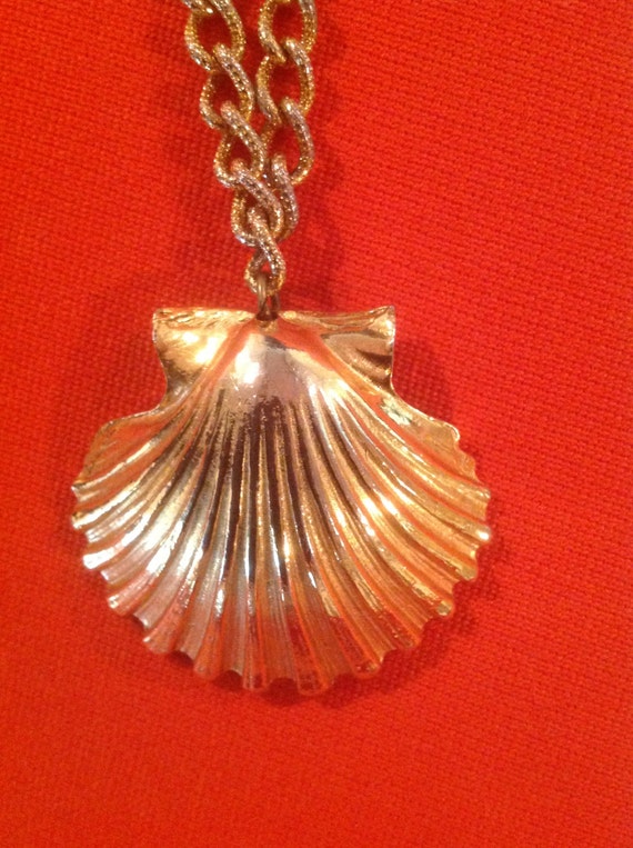 Vintage Accessocraft NYC Scallop Shell Necklace - image 3