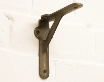 Rustic Cast Iron Shelf Bracket: Antique Style Lugs & Gallow Design