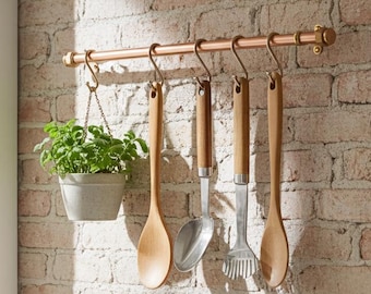 Porta pentole e padelle in rame e ottone non laccato: soluzione per riporre oggetti in cucina con ganci a S.