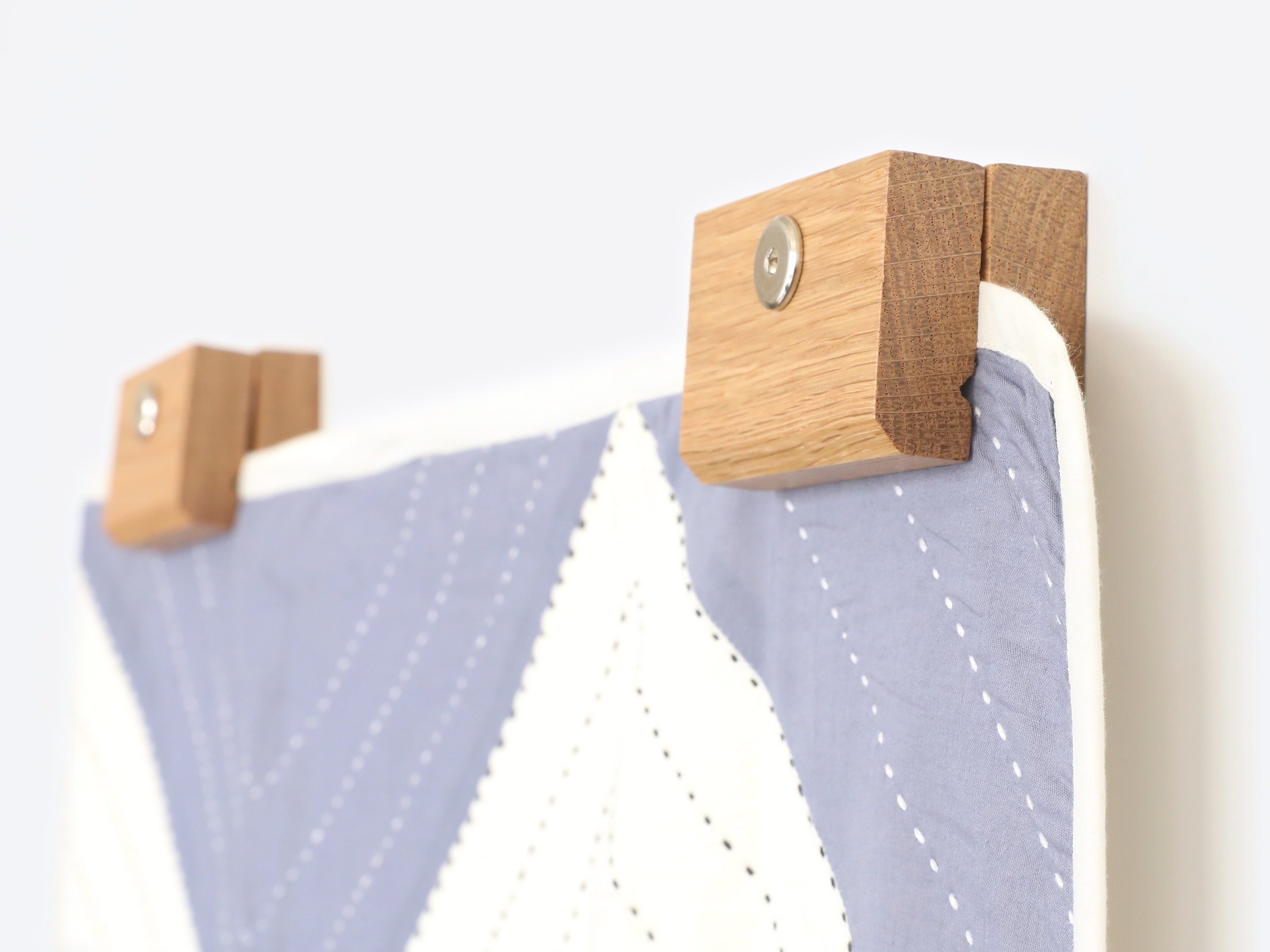 Wooden Tapestry Holder Quilt Wall Hanger Blanket Clip Quilt Holder