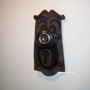 1 Alice In Wonderland Life Size Doorknob Face Working Movie Prop