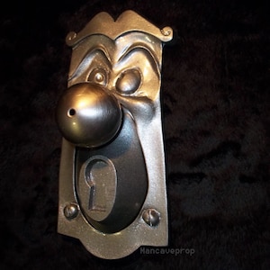 1 Life Size Alice In Wonderland Doorknob Face Working Movie Prop