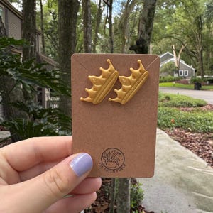 CROWN STUDS || Princess Earrings || Stud Earrings || Gold Earrings || Handmade Clay Earrings || Gift for Disney || Gift for Her