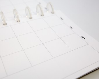 D005: Undated 12 Month Plain Calendar Bright White Paper 118 GSM 13 Sheets Disc Bound