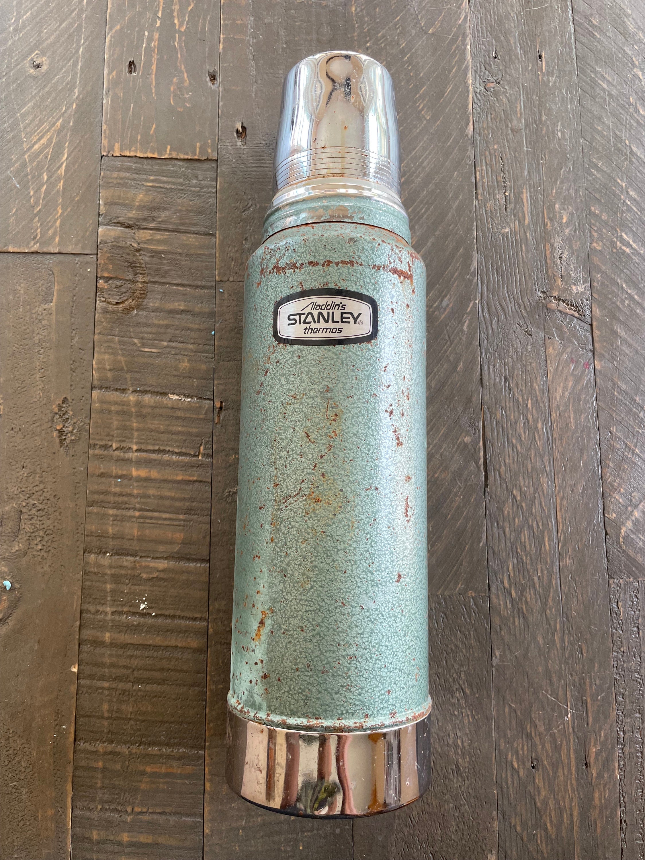 Vintage Sign Gladiator Jeep in Red and Blue 22oz Vacuum Insulated Bottle Vintage Sign Gladiator Jeep in Red and Blue 22oz Vacuum Insulated Bottle