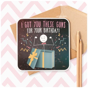 Ti ho dato queste pistole Divertente biglietto di auguri di compleanno, moglie fidanzata marito fidanzato sarcastico fitness muscoli palestra istruttore sollevatore di pesi