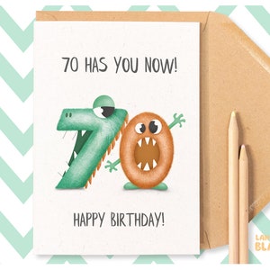 70 heeft je nu, Grappige 70e verjaardagskaart Gelukkige 70e verjaardag, Zeventig mama papa Nan opa tante oom leeftijd nummer fun leuke gekke monster PE46