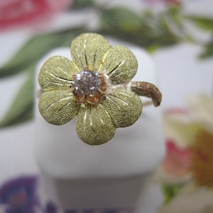 Vintage gold diamond flower ring