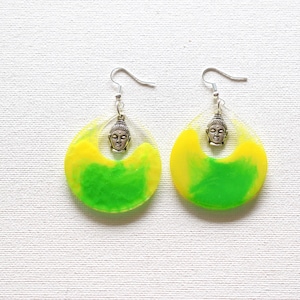 Boucles d&#39;oreilles fantaisie, Résine cristal, Métal argenté, Bijou original. 131425
