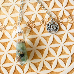 Multi-stone orgonite divinatory pendulum, Quartz, Shungite, Green Aventurine, Handmade pendulum, 119324