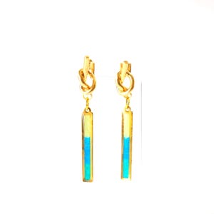 Boucles d&#39;oreilles fantaisie, Résine cristal colorée, Métal couleur or, Bijou original. 127425