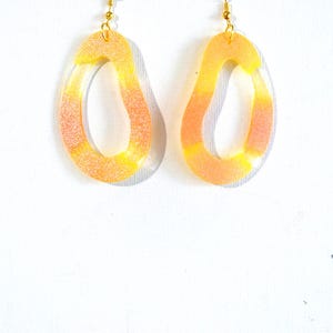 Boucles d'oreilles fantaisie, Résine cristal, Métal doré, Bijou original. 130425