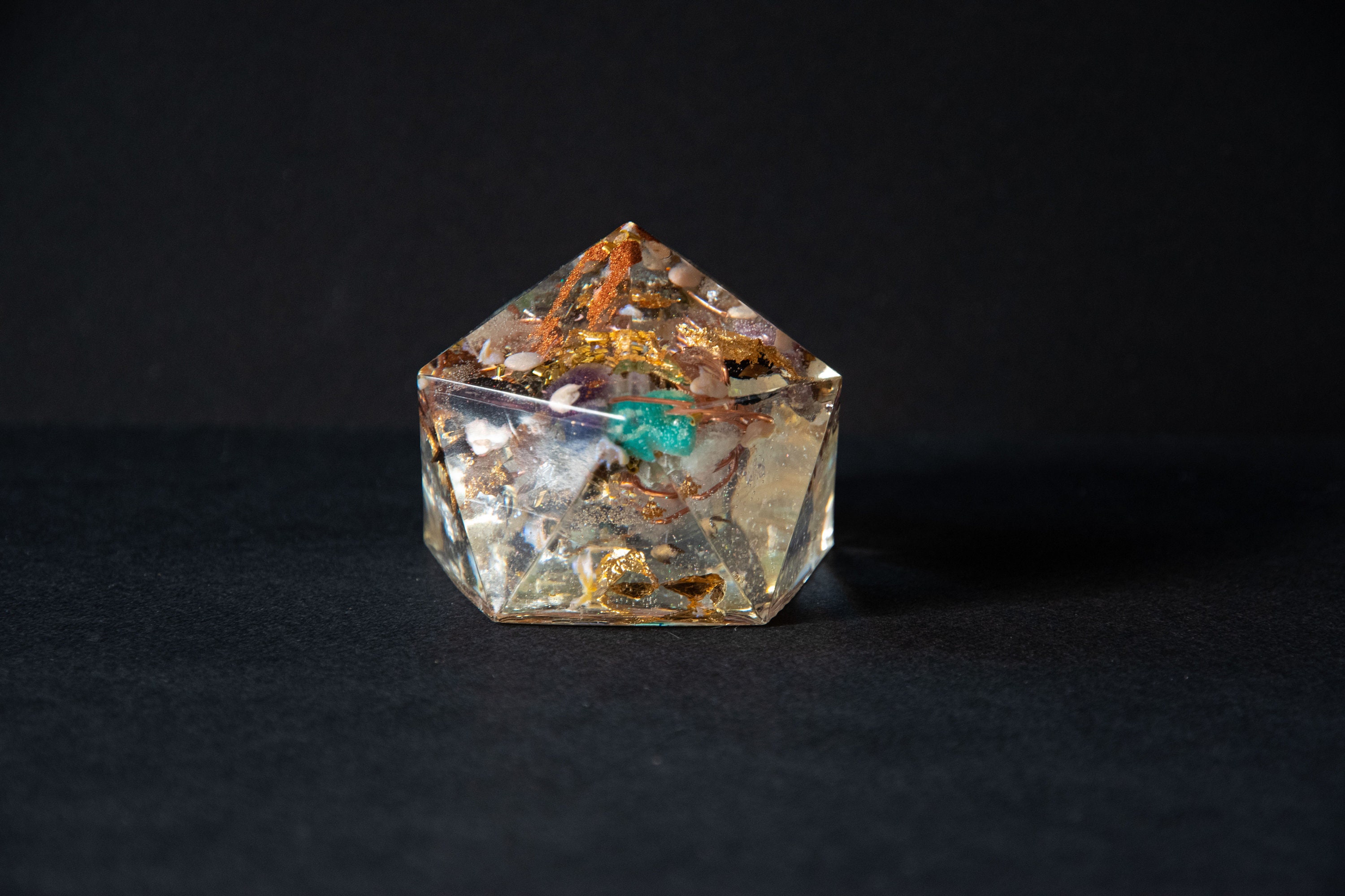 Orgonite Pyramide Polyèdre. O35320