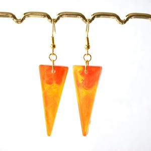 Boucles d&#39;oreilles fantaisie, Résine cristal, Métal doré, Bijou original. 129725