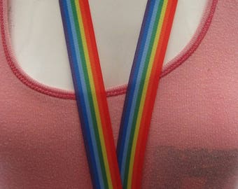 Porta-identidade feito à mão com cordão de fita arco-íris Pride