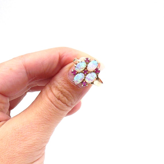 Vintage opal cluster ring in ornate gold setting,… - image 4