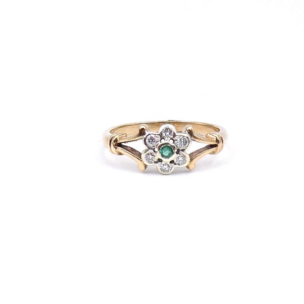 Vintage emerald daisy ring, emerald flower ring set with an emerald and diamonds.