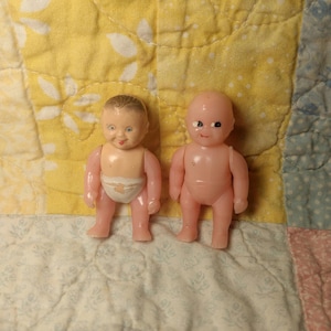 Renwal Baby Dolls No 8 Mini Vintage 1950s Plastic Dollhouse Figures