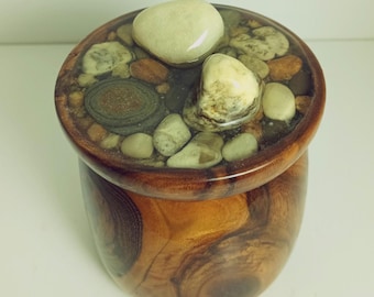 Tarro de boticario vintage hecho a mano en madera, piedra y resina.