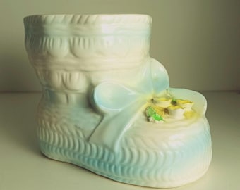 Maceta de cerámica vintage de los años 50 con forma de zapatito de bebé, azul y blanca, con flores, de Giftwares Co. Nancy Pew Japan n.° 7524, decoración infantil.