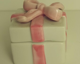 Vintage Ceramic Trinket Box Made in Japan - Pink Bow