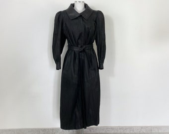 Gabardina larga negra vintage de los años 70 y 80, abrigo de cuero repujado, gabardina de los años 70, gabardina de los años 80, abrigo con mangas abullonadas, abrigo largo de los años 80