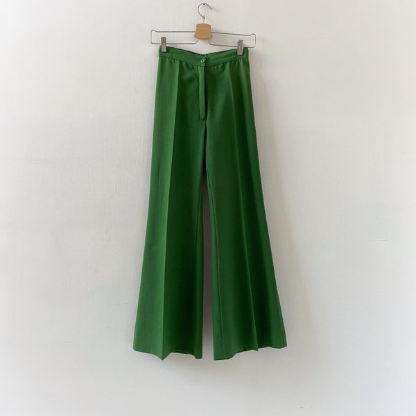 pantalon vintage des années 70, pantalon des années 70, pantalon vert des années 70, pantalon évasé, pantalon taille haute, pantalon taille haute, pantalon large, pantalon vert des années 1970