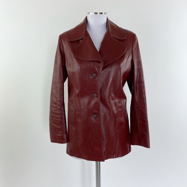 veste en cuir bordeaux vintage des années 70, veste rouge bordeaux, veste bordeaux, veste des années 70, veste des années 1970, veste rétro des années 70, manteau en cuir des années 70