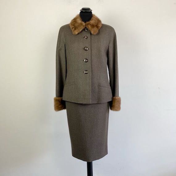90s vintage skirt suit with collar fur, pencil ski