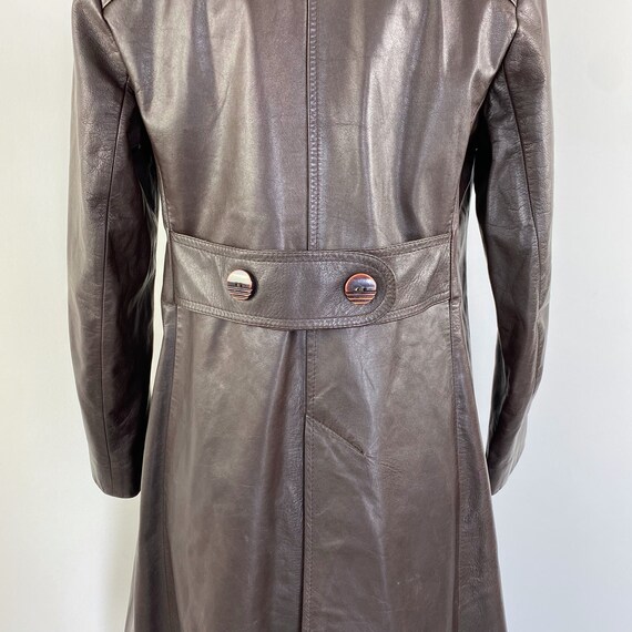 Large 1970s Brown Leather Trench Coat Wide Collar with Great Details