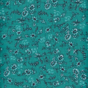 Puede incluir: Tela turquesa con un patrón floral repetitivo en blanco y negro. Las flores son pequeñas y delicadas, con un aspecto vintage.