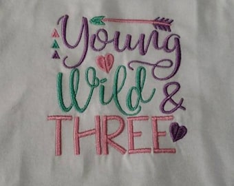 Young, Wild en drie verjaardag shirt