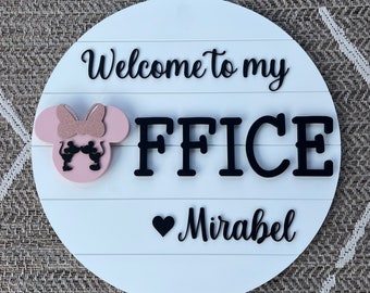Interchangeable Mouse Head Office Sign: Personalized Holiday Decor