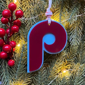 Layered Acrylic Phillies Ornament Retro P Logo | Old School Philadelphia Baseball Ornament | Vintage Philly Sports Christmas Decor bild 1